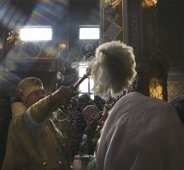 Крещенская служба в храме - Sputnik Казахстан