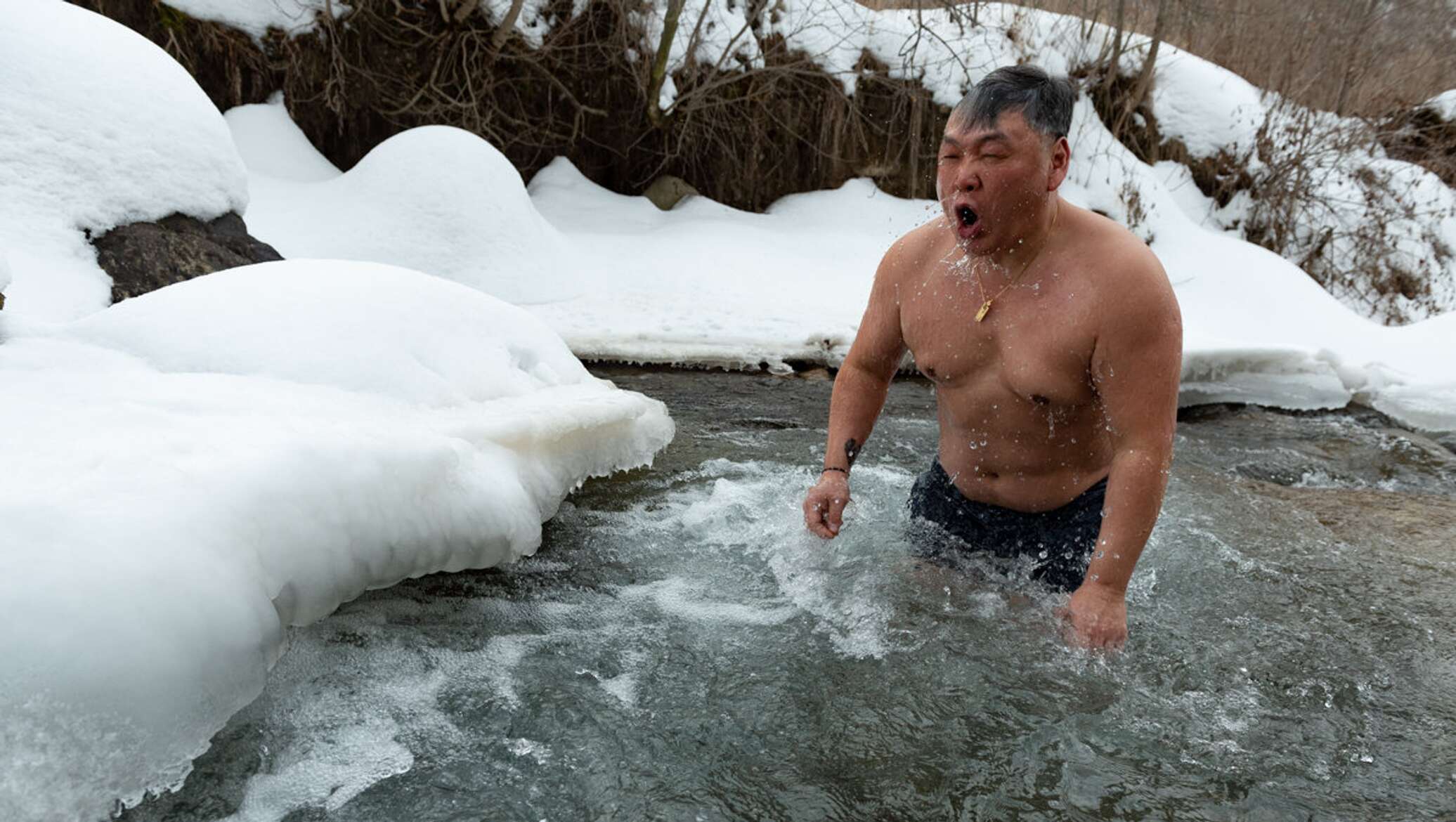 Олар ұйықтап жатқанда аузыма тығылды.