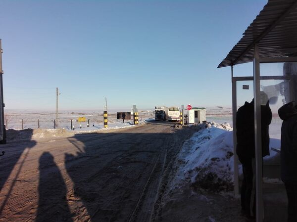 Ситуация на таможенном посту Сырым, где образовалося затор из фур - Sputnik Казахстан