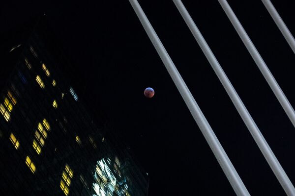 Полное лунное затмение в Нью-Йорке - Sputnik Казахстан