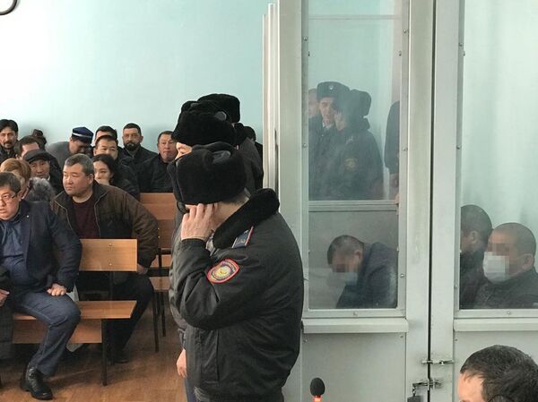 Подсудимые в зале суда по делу о покушении на заместителя акима Толебийского района Туркестанской области Рабигу Бейсебаеву - Sputnik Казахстан