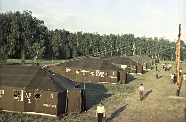 Палаточный лагерь Международного студенческого строительного отряда в Казахстане, архивное фото - Sputnik Казахстан
