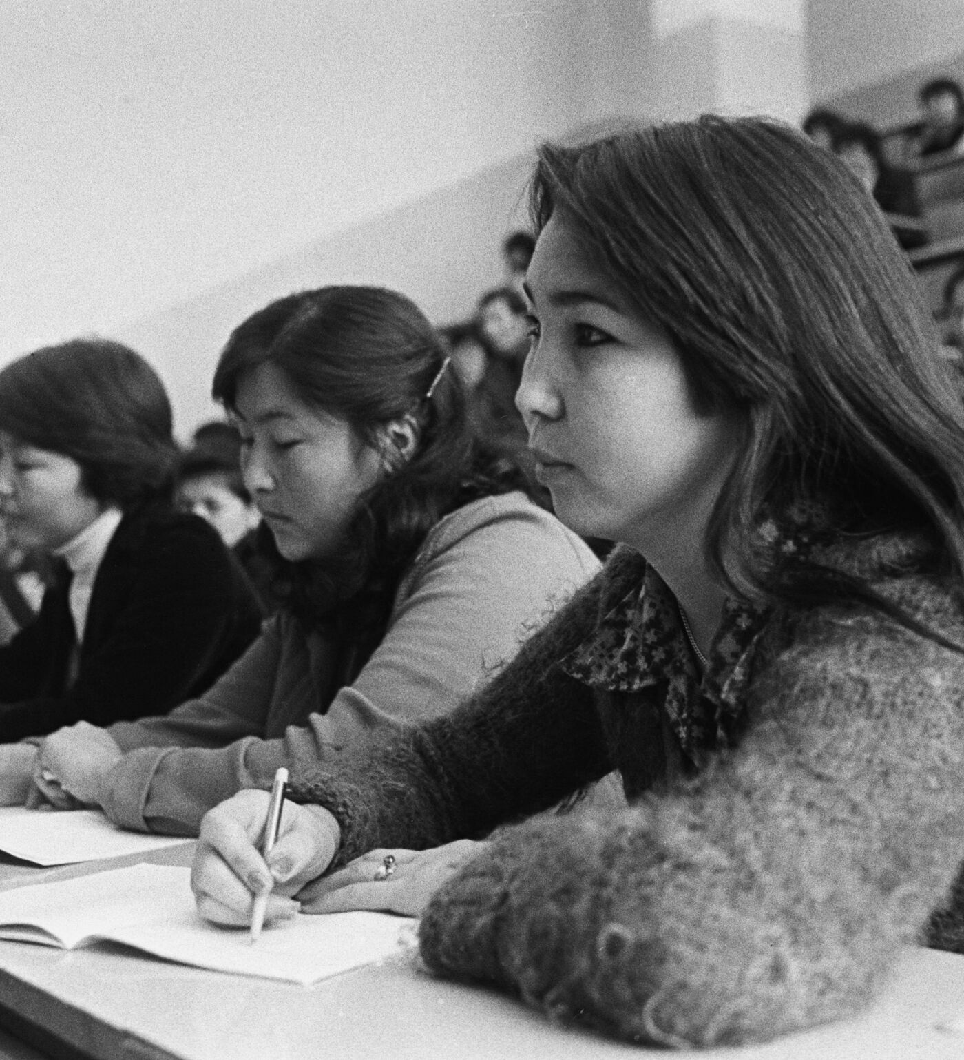 Әйелдерді азаптау порно онлайн Мастурбация онлайн оргазм желісі