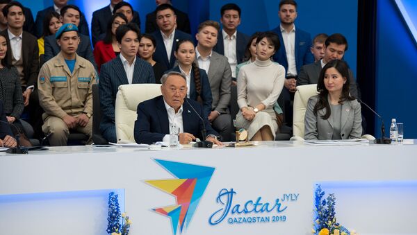 Нурсултан Назарбаев во время церемония открытия Года молодежи Тәуелсіздіктің ұрпақтары - Sputnik Казахстан