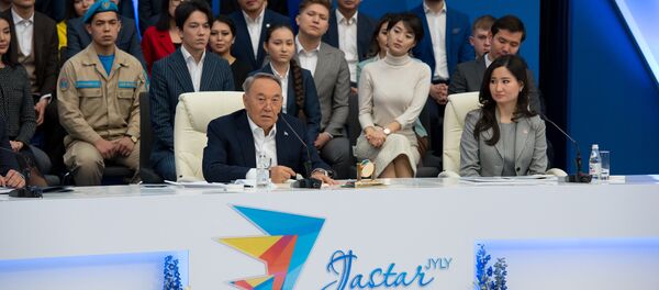 Нурсултан Назарбаев во время церемония открытия Года молодежи Тәуелсіздіктің ұрпақтары Нурсултан Назарбаев во время церемония открытия Года молодежи Тәуелсіздіктің ұрпақтары - Sputnik Казахстан