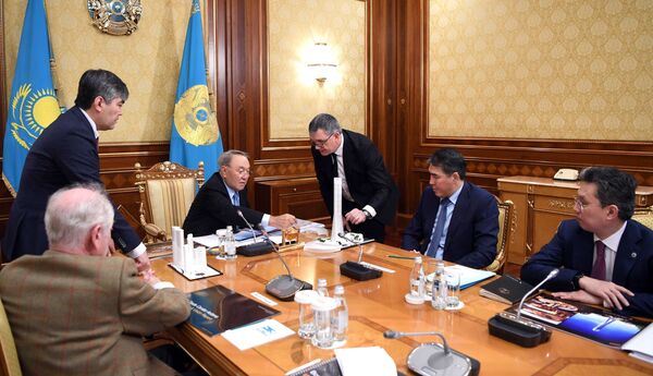 Президенту Казахстана Нурсултану Назарбаеву представили проект строительства в Астане здания Всемирного торгового центра Президенту Казахстана Нурсултану Назарбаеву представили проект строительства в Астане здания Всемирного торгового центра - Sputnik Казахстан