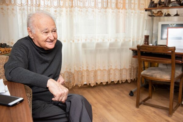 Ели клей и пили воду из луж: заслуженный врач рассказал о блокаде Ленинграда Ели клей и пили воду из луж: заслуженный врач рассказал о блокаде Ленинграда - Sputnik Казахстан