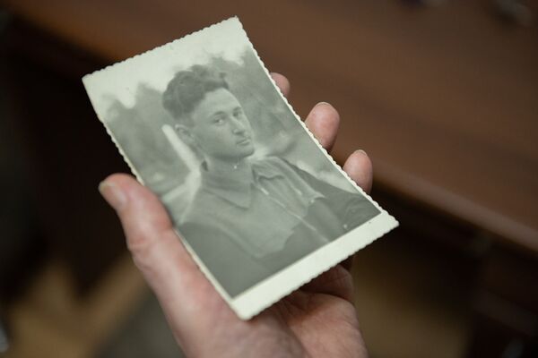 Ели клей и пили воду из луж: заслуженный врач рассказал о блокаде Ленинграда Ели клей и пили воду из луж: заслуженный врач рассказал о блокаде Ленинграда - Sputnik Казахстан