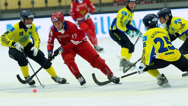 На чемпионате мира по хоккею с мячом в Швеции сборная Казахстана крупно уступила российским оппонентам - Sputnik Казахстан