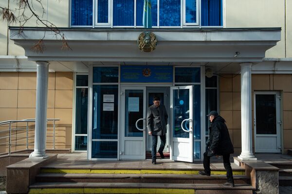 Жестокое избиение девочки в Алматы: матери, истязавшей дочь, вынесли приговор Жестокое избиение девочки в Алматы: матери, истязавшей дочь, вынесли приговор - Sputnik Казахстан