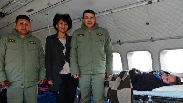 Военнослужащие Казахстана помогли перевезти из России студентку с травмой позвоночника Военнослужащие Казахстана помогли перевезти из России студентку с травмой позвоночника - Sputnik Казахстан