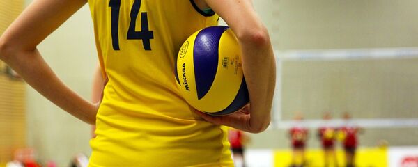 Девушка с волейбольным мячом, архивное фото - Sputnik Казахстан