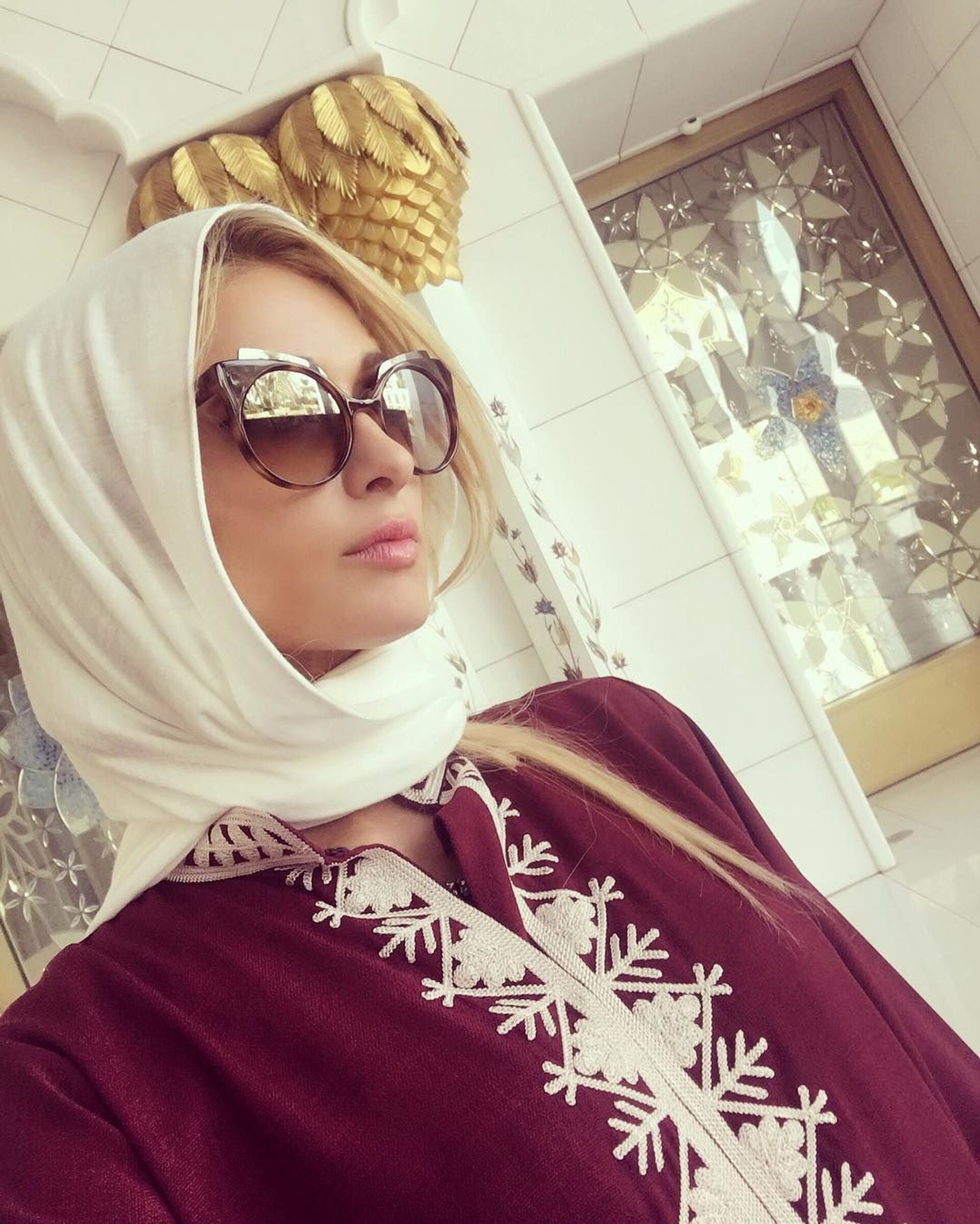 Актриса Пэрис Хилтон в хиджабе в ОАЭ - Sputnik Казахстан, 1920, 16.02.2023