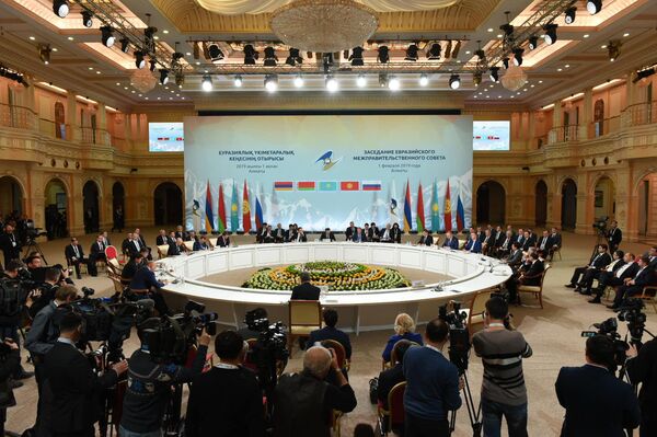 Медведев: настало время продемонстрировать состоятельность ЕАЭС Медведев: настало время продемонстрировать состоятельность ЕАЭС - Sputnik Казахстан