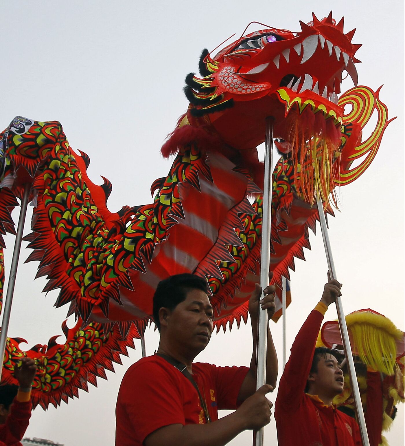 Как сделать полномасштабный костюм китайского дракона