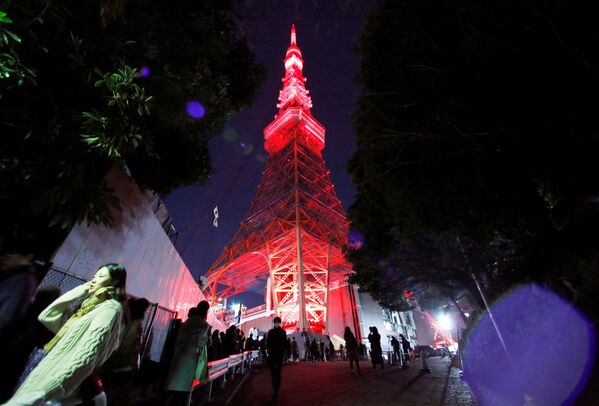 Подсветка телевизионной башни Токио в честь китайского Нового года в Японии  - Sputnik Казахстан