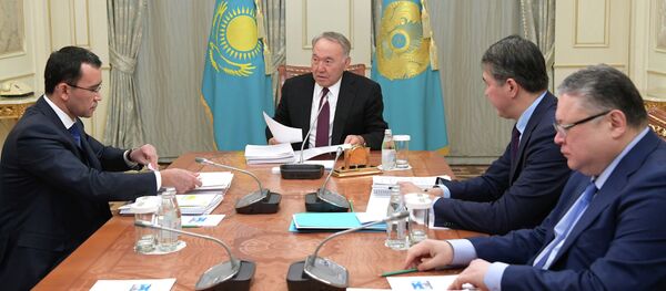 Нурсултан Назарбаев встретился с первым заместителем председателя партии Нур Отан Мауленом Ашимбаевым Нурсултан Назарбаев встретился с первым заместителем председателя партии Нур Отан Мауленом Ашимбаевым - Sputnik Казахстан
