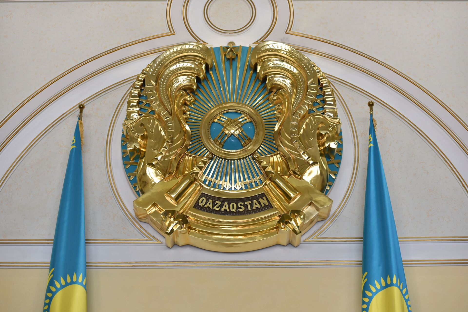 Герб и флаг Казахстана - Sputnik Казахстан, 1920, 24.03.2022