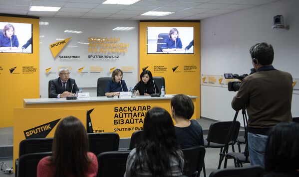 Участники пресс-конференции, посвященной Всемирному дню борьбы с инсультом - Sputnik Казахстан