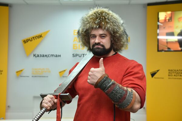Четырехкратный рекордсмен мира по силовым номерам Сергей Цырульников - Sputnik Казахстан
