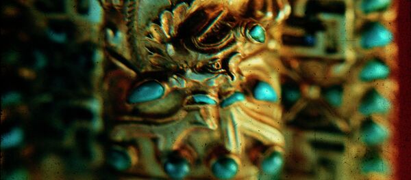 Золотые украшения, найденные при раскопках на холме Тилля-Тепе - Sputnik Казахстан