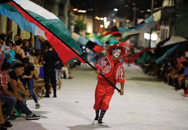 Участник праздничного парада на карнавале в Монтевидео, Уругвай - Sputnik Казахстан