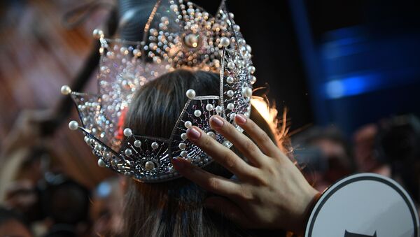Корона на конкурсе красоты - Sputnik Казахстан