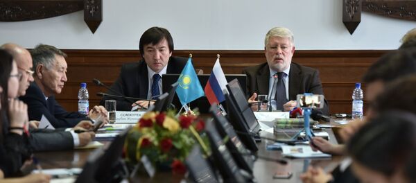 Посол России в Казахстане Алексей Бородавкин на встрече со студентами и преподавателями в ЕНУ - Sputnik Казахстан