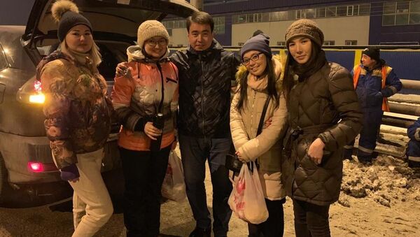 Волонтеры из молодежной благотворительной организации SOS   - Sputnik Казахстан