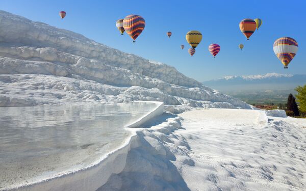 Воздушные шары и термальные источники в Памуккале, Турция - Sputnik Казахстан