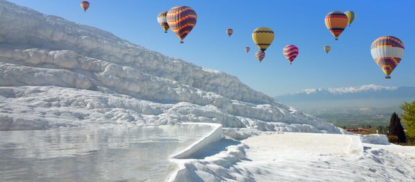 Воздушные шары и термальные источники в Памуккале, Турция - Sputnik Казахстан