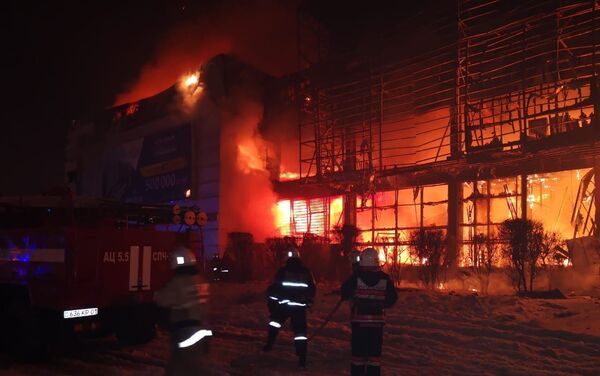 Крупный пожар в здании Хайвилл Казахстан в Астане  - Sputnik Казахстан