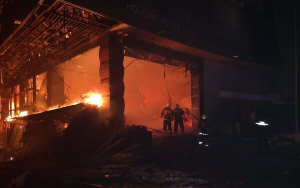 Крупный пожар произошел в здании шоу-рума Хайвилл Казахстан на левобережье Астаны - Sputnik Казахстан