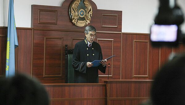 Судья зачитывает приговор алматинскому стрелку Руслану Кулекбаеву - Sputnik Казахстан