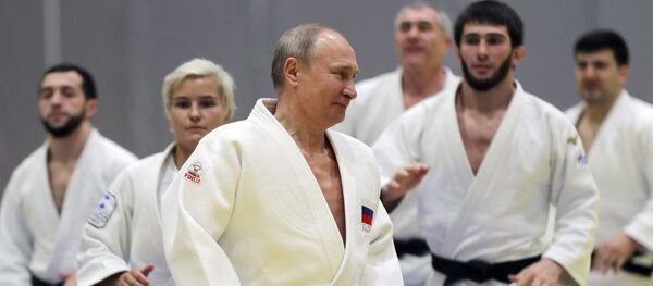 Владимир Путин во время тренировки по дзюдо, архивное фото - Sputnik Казахстан