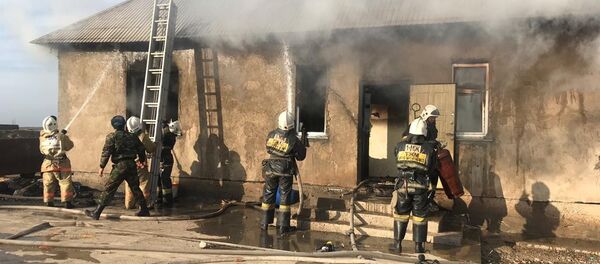 Шымкентте 13 жастағы жасөспірім жанып жатқан үйден екі баланы алып шықты - Sputnik Қазақстан