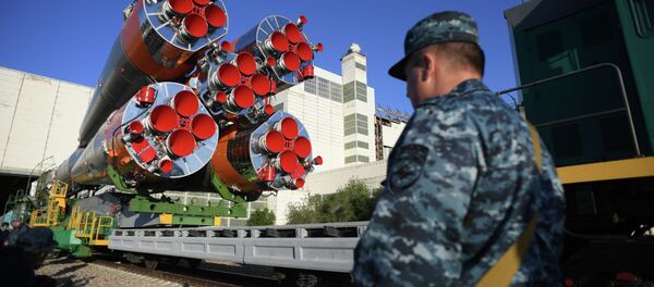 Вывоз ракеты-носителя Союз-ФГ на стартовую площадку космодрома Байконур - Sputnik Қазақстан