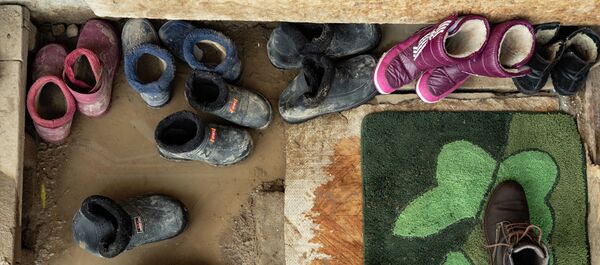 У входа в дом - Sputnik Казахстан