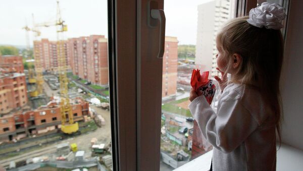 Заселение многодетной семьи в новую квартиру, архивное фото - Sputnik Казахстан
