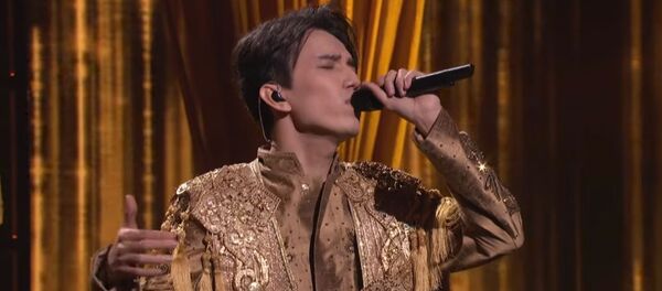 Димаш Кудайберген во время выступления на шоу The World's Best - Sputnik Қазақстан