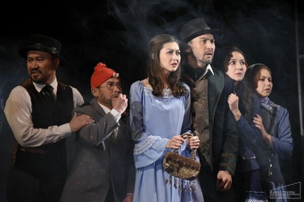 Қалибек Қуанышбаев театрындағы қойылым кезінде түсірілген сурет - Sputnik Қазақстан