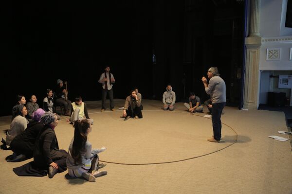 Қаллеки театрында дайындық барысында түсірілген сурет - Sputnik Қазақстан