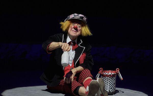 Премьера новой цирковой программы Пусть всегда будет солнце с участием клоуна Олега Попова - Sputnik Казахстан