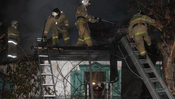 Архивное фото пожара в частном доме - Sputnik Казахстан