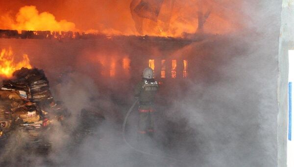 Крупный пожар на складе в Усть-Каменогорске - Sputnik Казахстан