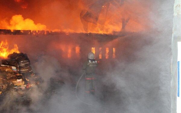 Пожарные восьми частей тушили возгорание - Sputnik Казахстан
