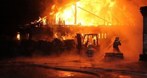 Өртті сөндіруге сегіз өрт сөндіру бөлімшесі мен 15 техника жұмылдырылды - Sputnik Қазақстан