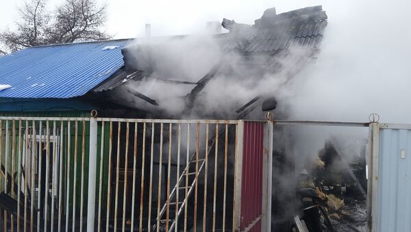 Пожар в частном доме на ул. Дзержинского - Sputnik Казахстан