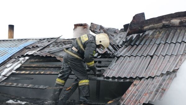Пожар в частном доме на ул. Дзержинского - Sputnik Казахстан