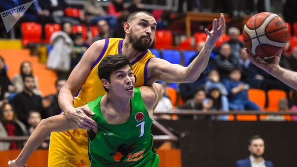 Баскетбольный матч между командами Урарту Виваро (Ереван, Армения) и Барсы (Атырау, Казахстан) - Sputnik Казахстан